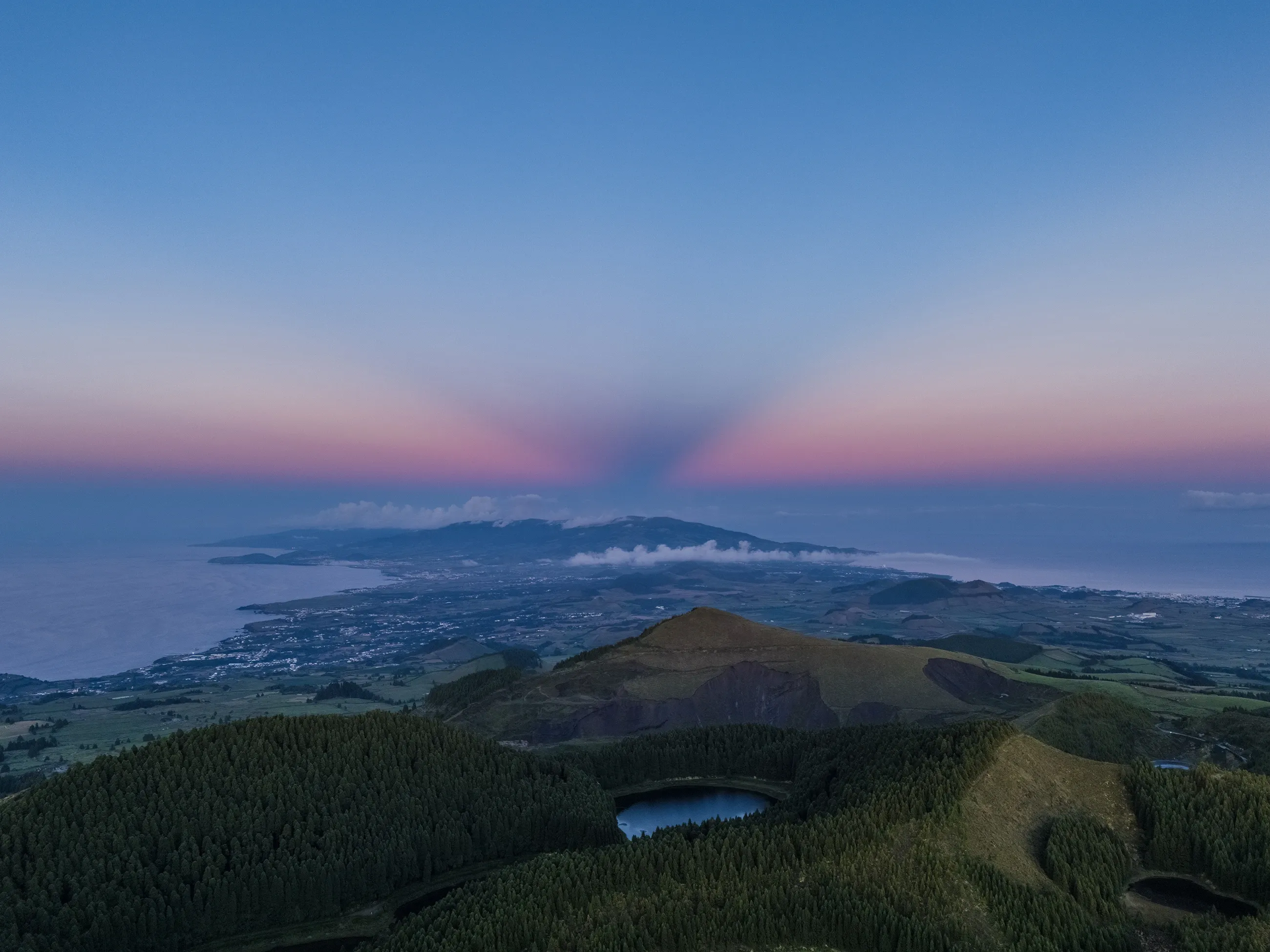 Anti-crepuscular Rays